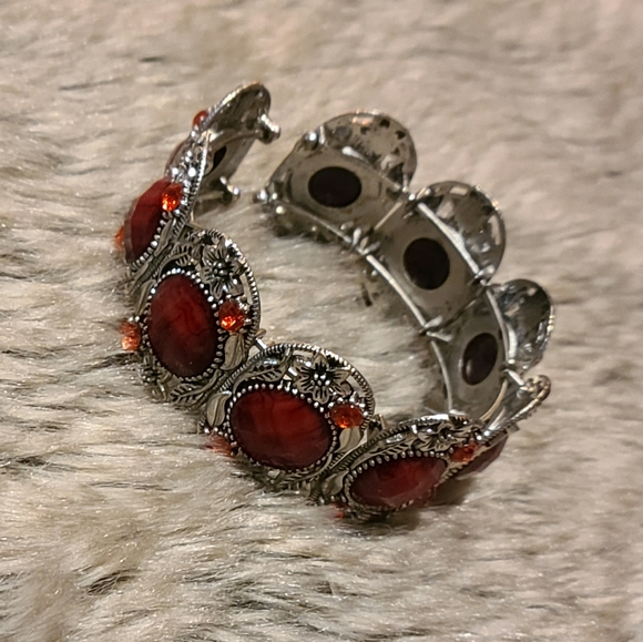 Jewellery - Boho Antique Silver Stretch Bangle red acrylic - Picture 2 of 6
